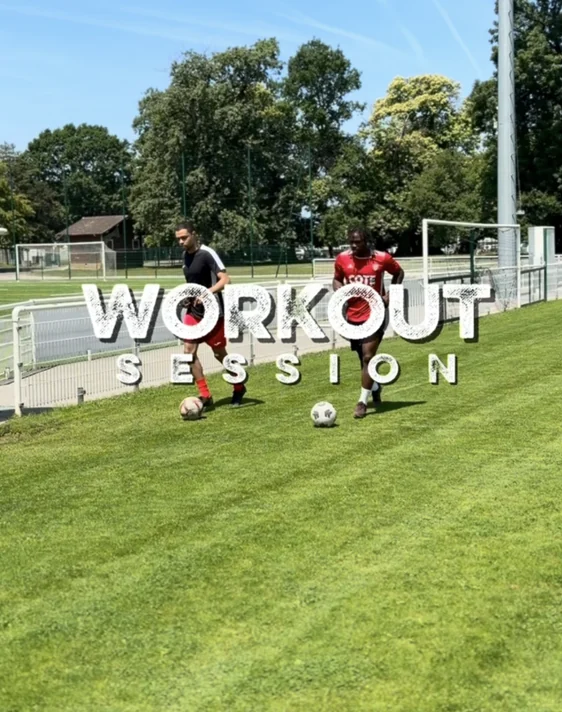 Séance d'entraînement football en extérieur